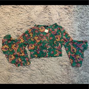 🚨SALE🚨 Bell sleeve crop top